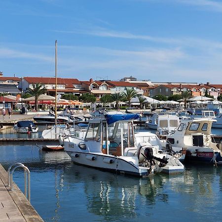 Neu Renovierte Ferienwohnung Mit Klima, Wlan, Terrasse Und Grill Pola Esterno foto