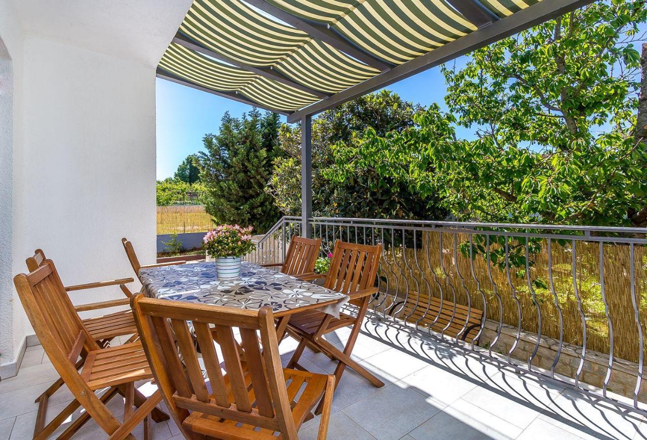 Neu Renovierte Ferienwohnung Mit Klima, Wlan, Terrasse Und Grill Pola Esterno foto