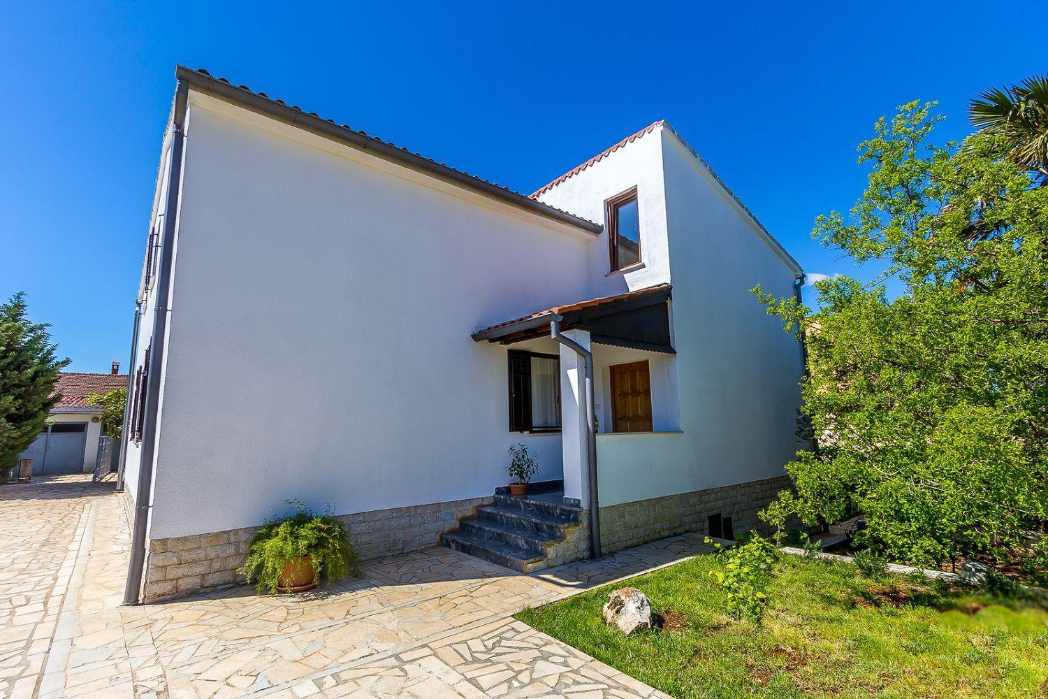 Neu Renovierte Ferienwohnung Mit Klima, Wlan, Terrasse Und Grill Pola Esterno foto