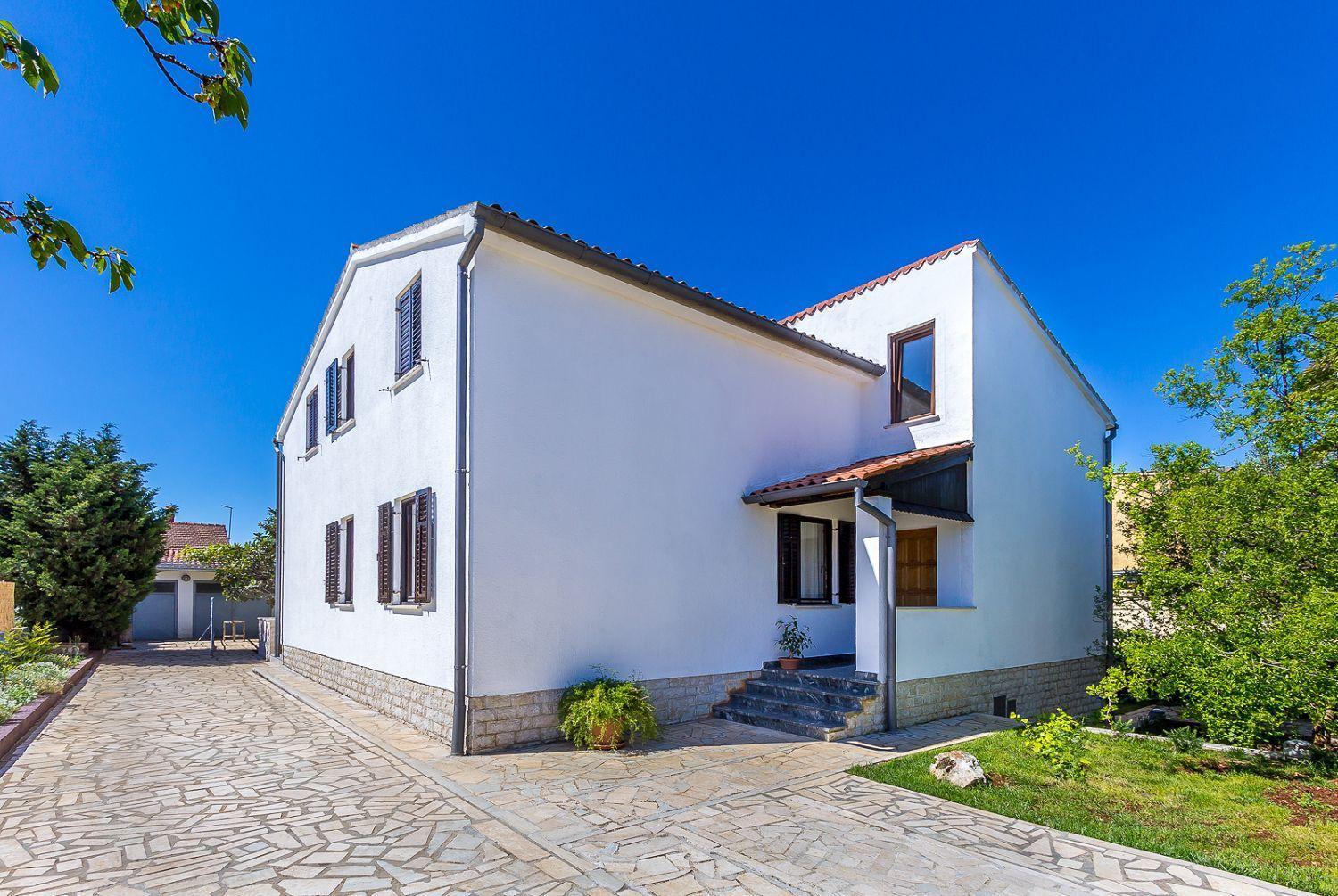 Neu Renovierte Ferienwohnung Mit Klima, Wlan, Terrasse Und Grill Pola Esterno foto