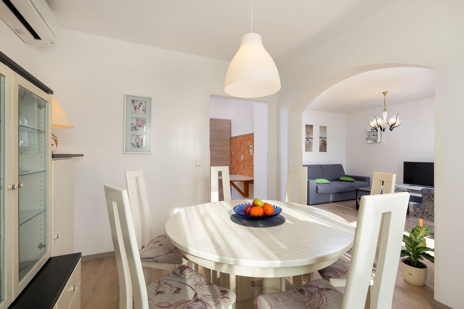 Neu Renovierte Ferienwohnung Mit Klima, Wlan, Terrasse Und Grill Pola Esterno foto