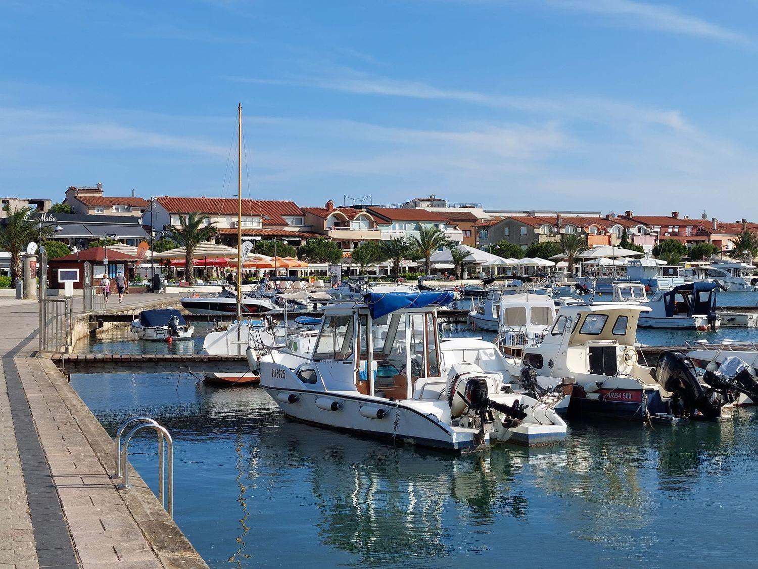 Neu Renovierte Ferienwohnung Mit Klima, Wlan, Terrasse Und Grill Pola Esterno foto